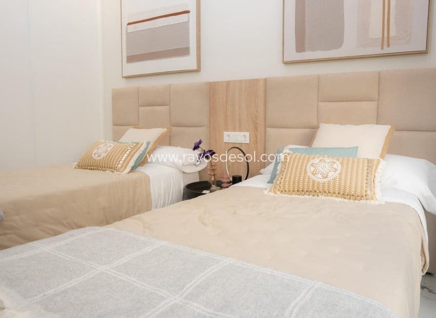 3 soveværelse Villa til salg i Ciudad Quesada med swimmingpool - € 496.000 (Ref: 8710516)