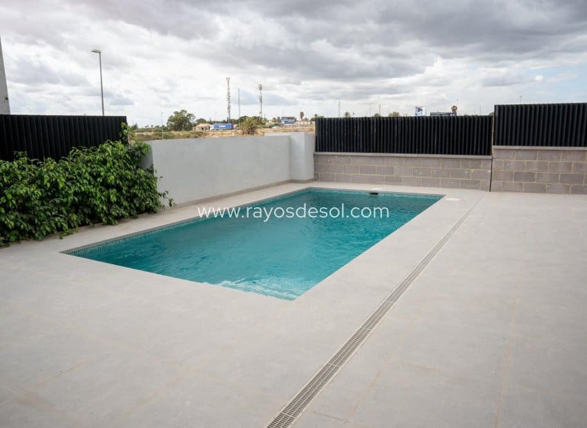 3 Zimmer Villa zu verkaufen in Ciudad Quesada mit Pool - 549.000 € (Ref: 8710516)