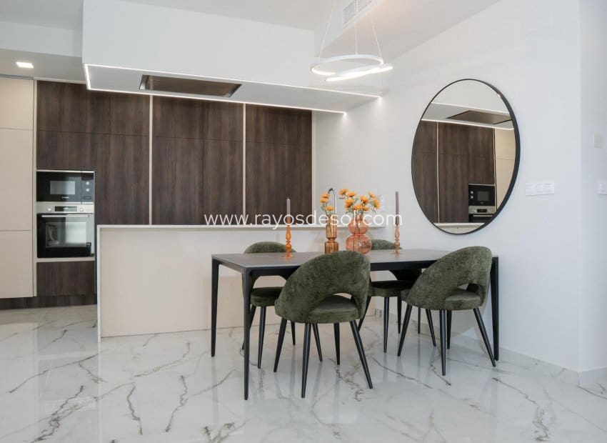 3 makuuhuone Huvila myytävänä paikassa Ciudad Quesada mukana uima-altaan - 549 000 € (Ref: 8710516)