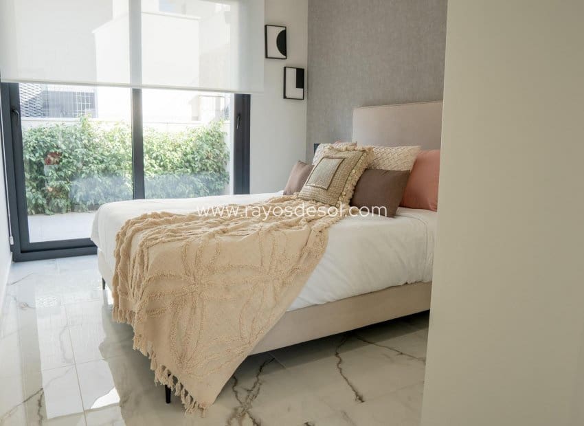 3 makuuhuone Huvila myytävänä paikassa Ciudad Quesada mukana uima-altaan - 549 000 € (Ref: 8710516)