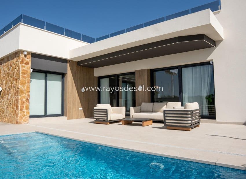 3 soveværelse Villa til salg i Ciudad Quesada med swimmingpool - € 496.000 (Ref: 8710517)