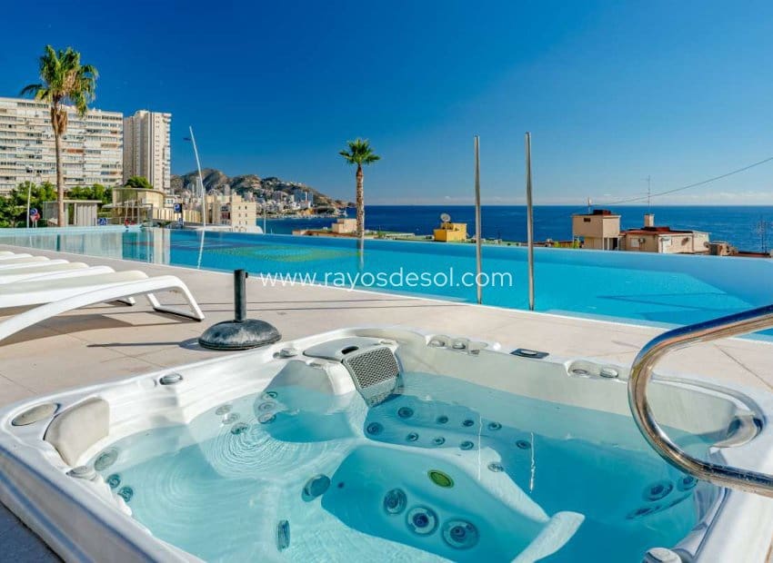 2 soveværelse Lejlighed til salg i Benidorm med swimmingpool - € 1.600.000 (Ref: 8713836)
