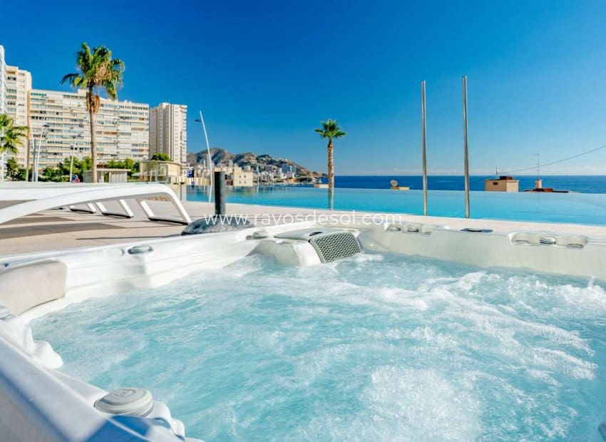 2 soveværelse Lejlighed til salg i Benidorm med swimmingpool - € 1.600.000 (Ref: 8713836)