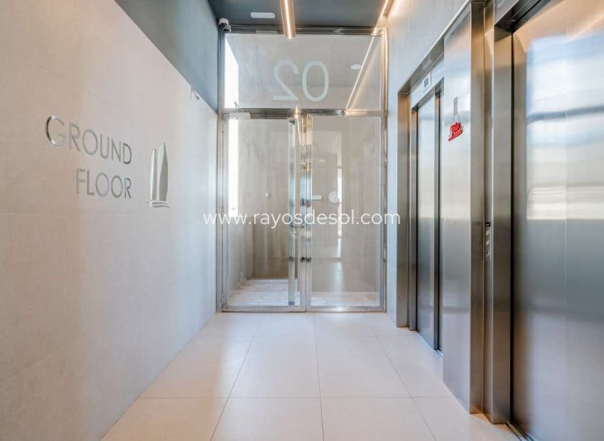 2 soveværelse Lejlighed til salg i Benidorm med swimmingpool - € 1.600.000 (Ref: 8713836)