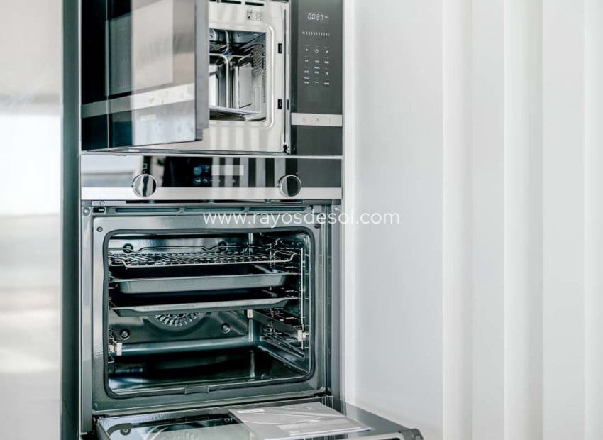 2 soveværelse Lejlighed til salg i Benidorm med swimmingpool - € 1.600.000 (Ref: 8713836)