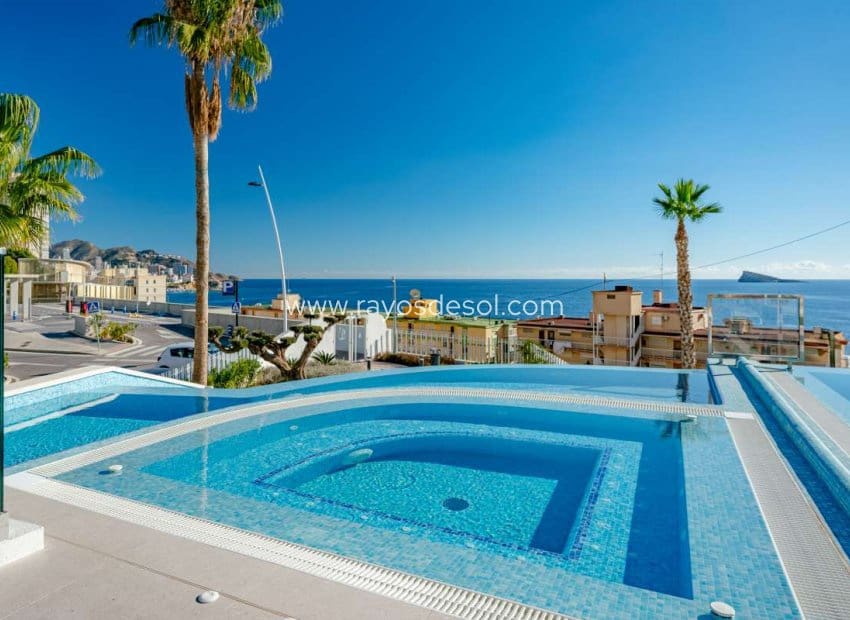 2 soveværelse Lejlighed til salg i Benidorm med swimmingpool - € 1.600.000 (Ref: 8713836)