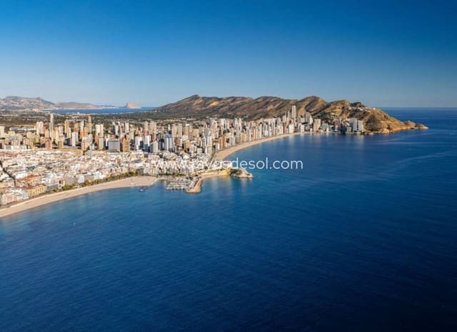 Apartamento de 2 habitaciones en Benidorm en venta con piscina - 1.600.000 € (Ref: 8713836)