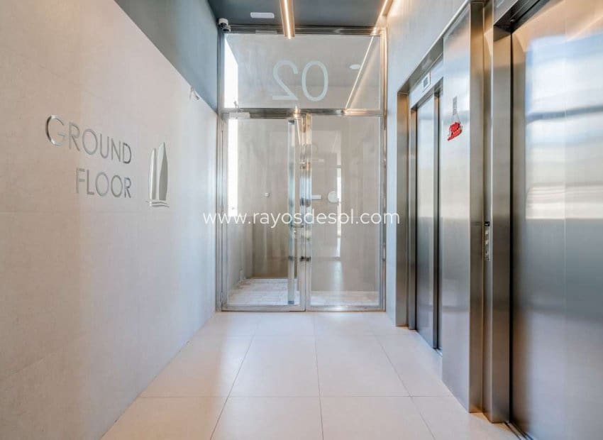 2 sypialnia Apartament na sprzedaż w Benidorm z basenem - 1 600 000 € (Ref: 8713836)