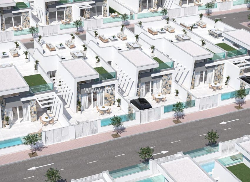 3 soveværelse Villa til salg i Los Alcazares med swimmingpool - € 392.000 (Ref: 8728873)