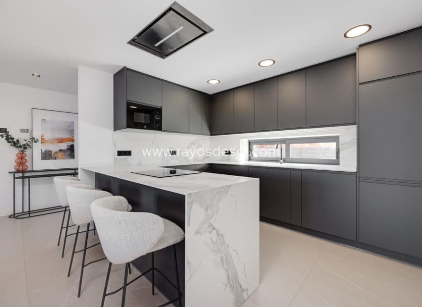 3 soveværelse Villa til salg i Torrevieja med swimmingpool - € 595.000 (Ref: 8784594)