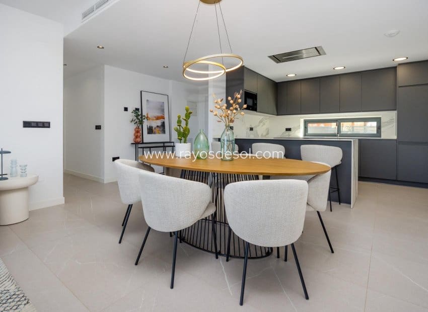 3 soveværelse Villa til salg i Torrevieja med swimmingpool - € 595.000 (Ref: 8784594)