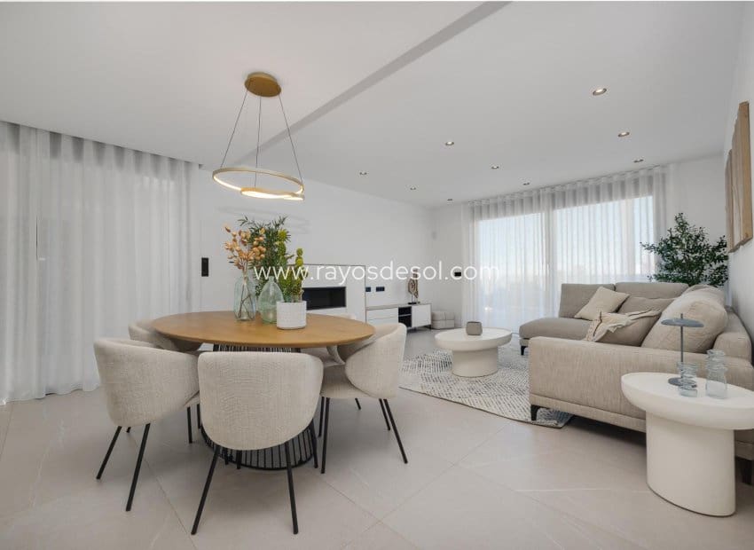 3 soveværelse Villa til salg i Torrevieja med swimmingpool - € 595.000 (Ref: 8784594)