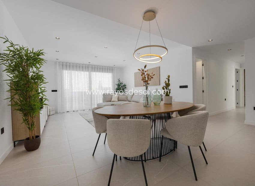 3 soveværelse Villa til salg i Torrevieja med swimmingpool - € 595.000 (Ref: 8784594)