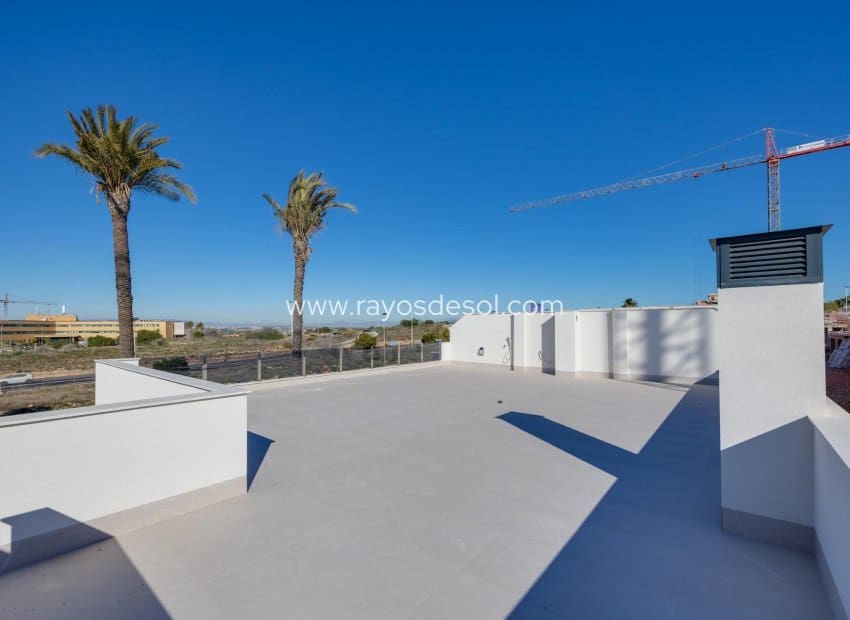 3 quarto Moradia para venda em Torrevieja com piscina - 585 000 € (Ref: 8784594)