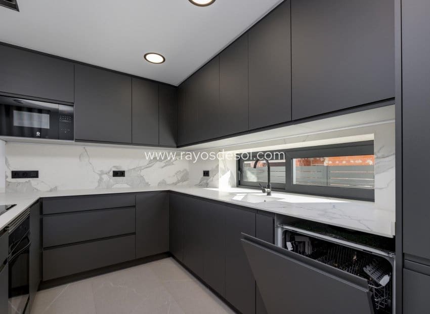 3 quarto Moradia para venda em Torrevieja com piscina - 585 000 € (Ref: 8784594)