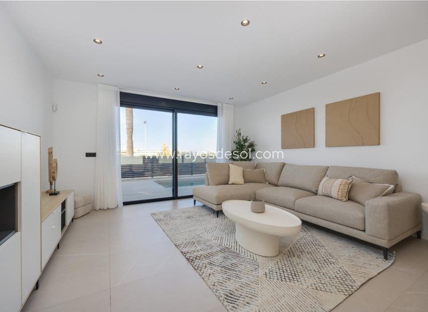 3 quarto Moradia para venda em Torrevieja com piscina - 585 000 € (Ref: 8784594)