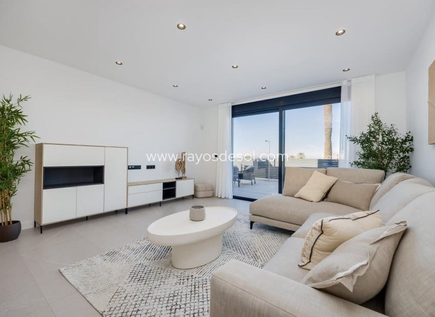 3 quarto Moradia para venda em Torrevieja com piscina - 585 000 € (Ref: 8784594)