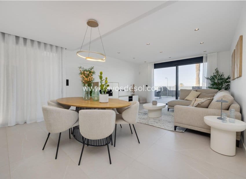 3 quarto Moradia para venda em Torrevieja com piscina - 585 000 € (Ref: 8784594)
