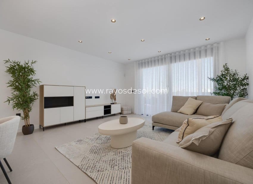 3 quarto Moradia para venda em Torrevieja com piscina - 585 000 € (Ref: 8784594)