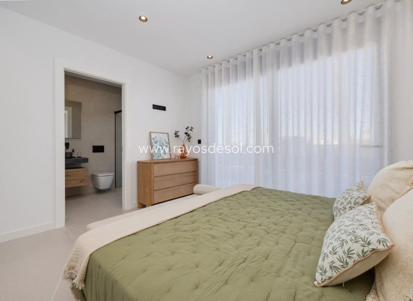 3 quarto Moradia para venda em Torrevieja com piscina - 585 000 € (Ref: 8784594)