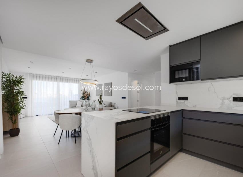3 soveværelse Villa til salg i Torrevieja med swimmingpool - € 585.000 (Ref: 8784594)