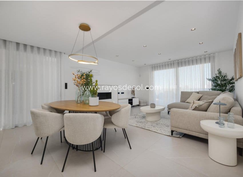 3 soveværelse Villa til salg i Torrevieja med swimmingpool - € 585.000 (Ref: 8784594)