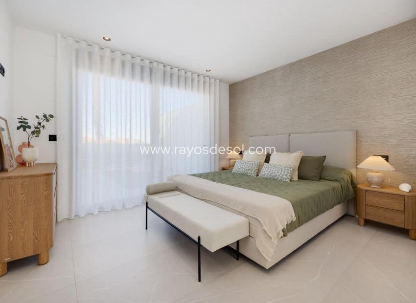 3 soveværelse Villa til salg i Torrevieja med swimmingpool - € 585.000 (Ref: 8784594)