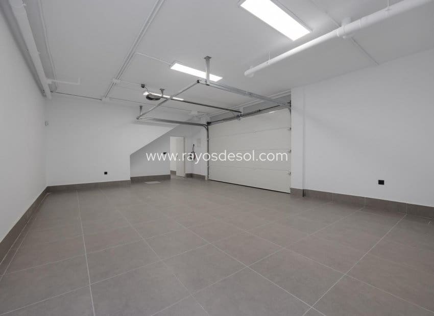 3 soveværelse Villa til salg i Torrevieja med swimmingpool - € 585.000 (Ref: 8784594)