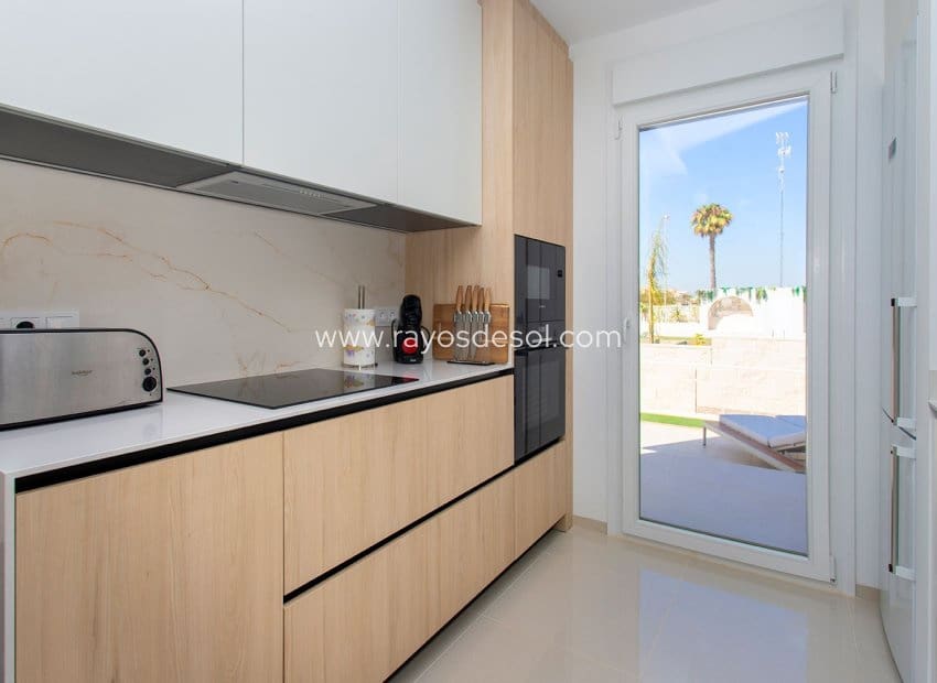 2 soveværelse Lejlighed til salg i Dona Pepa med swimmingpool - € 379.000 (Ref: 8788703)