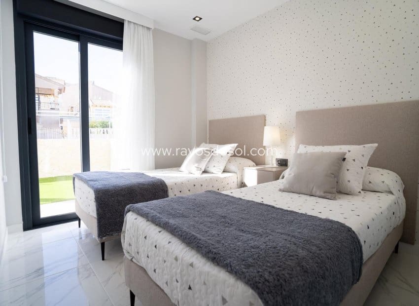 3 soveværelse Lejlighed til salg i Pilar de la Horadada med swimmingpool - € 310.000 (Ref: 8796806)