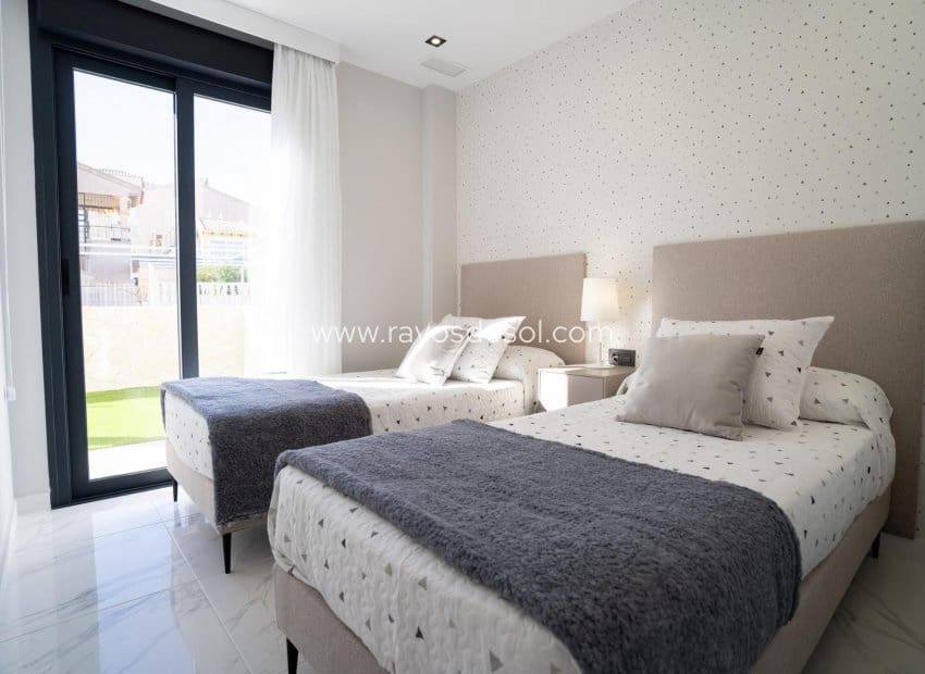 3 soveværelse Lejlighed til salg i Pilar de la Horadada med swimmingpool - € 355.000 (Ref: 8796806)