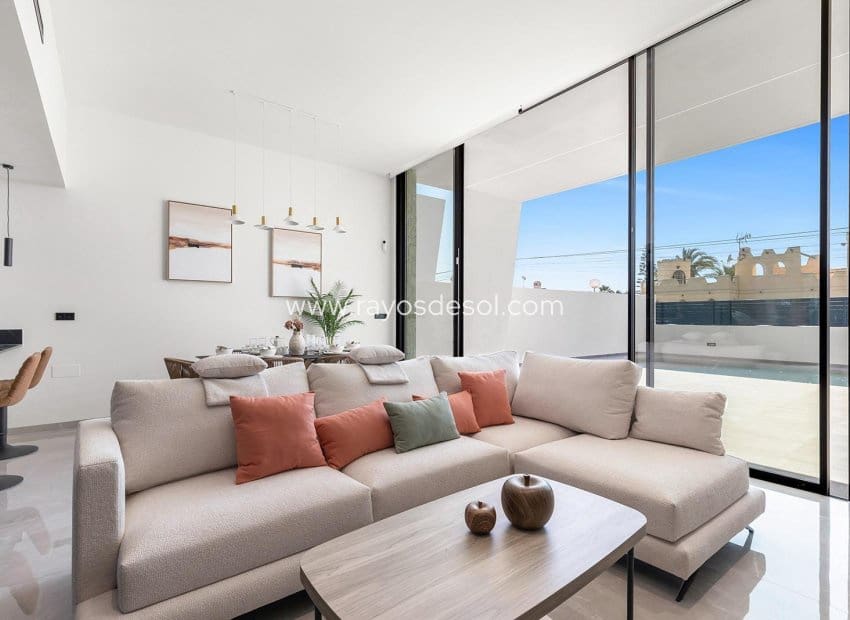 3 chambre Villa/Maison à vendre à Los Balcones avec piscine - 700 000 € (Ref: 8826528)