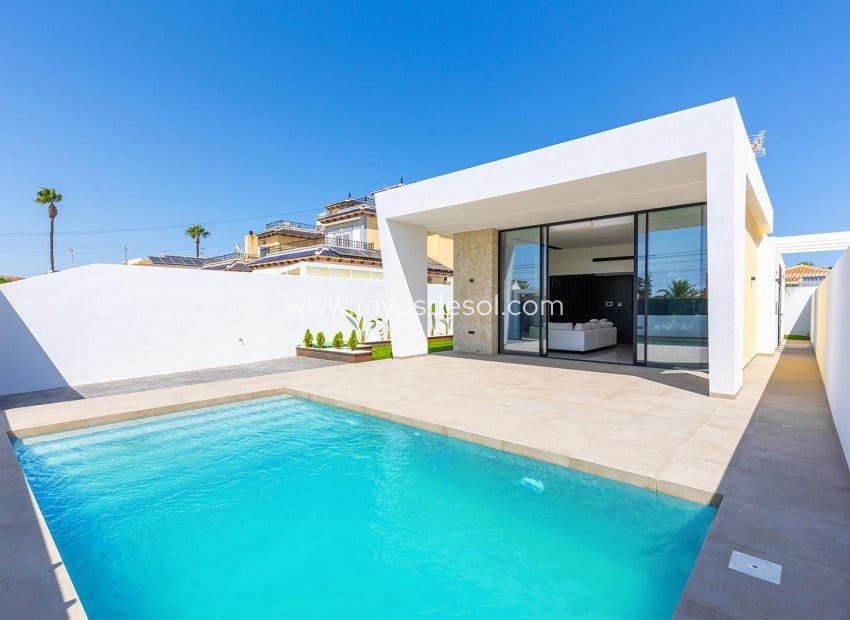 3 bedroom Villa for sale in Los Balcones with pool - € 700,000 (Ref: 8826528)