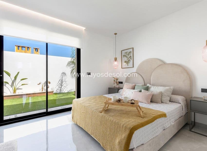 3 bedroom Villa for sale in Los Balcones with pool - € 700,000 (Ref: 8826528)