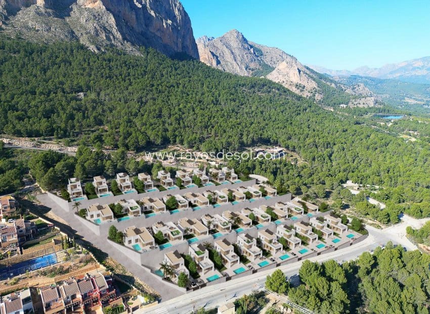 3 soveværelse Villa til salg i Polop med swimmingpool - € 598.000 (Ref: 8826535)