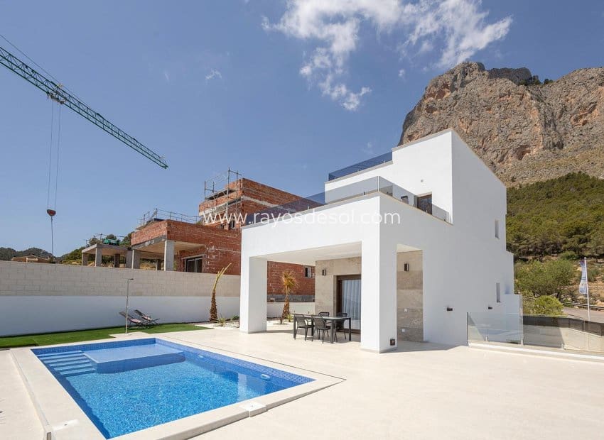 3 bedroom Villa for sale in Polop with pool - € 598,000 (Ref: 8826535)