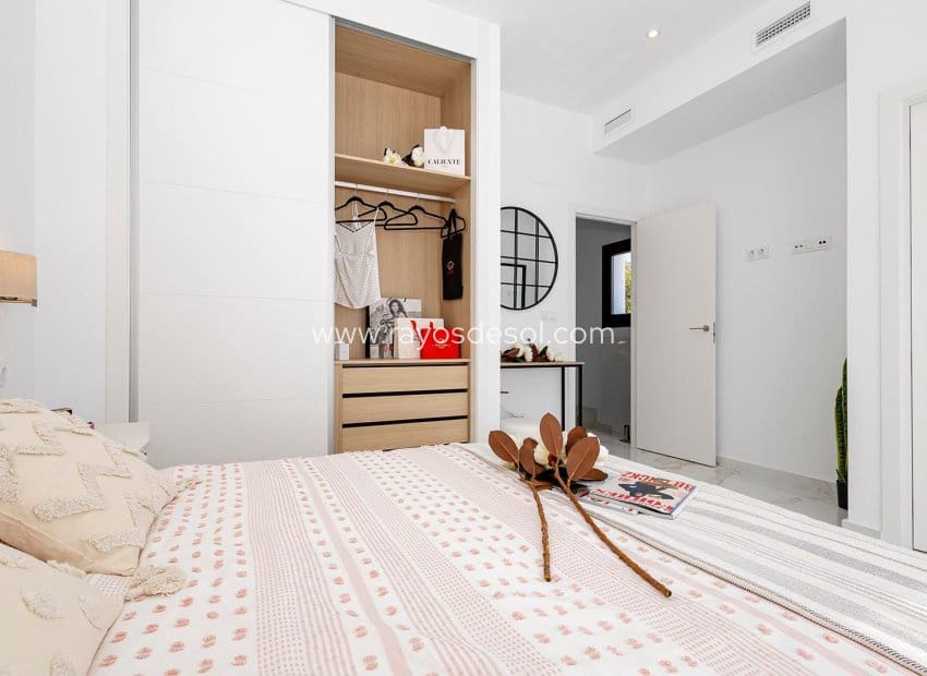 3 bedroom Villa for sale in Polop with pool - € 598,000 (Ref: 8826535)