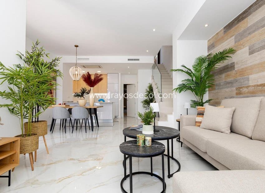 3 bedroom Villa for sale in Polop with pool - € 598,000 (Ref: 8826535)