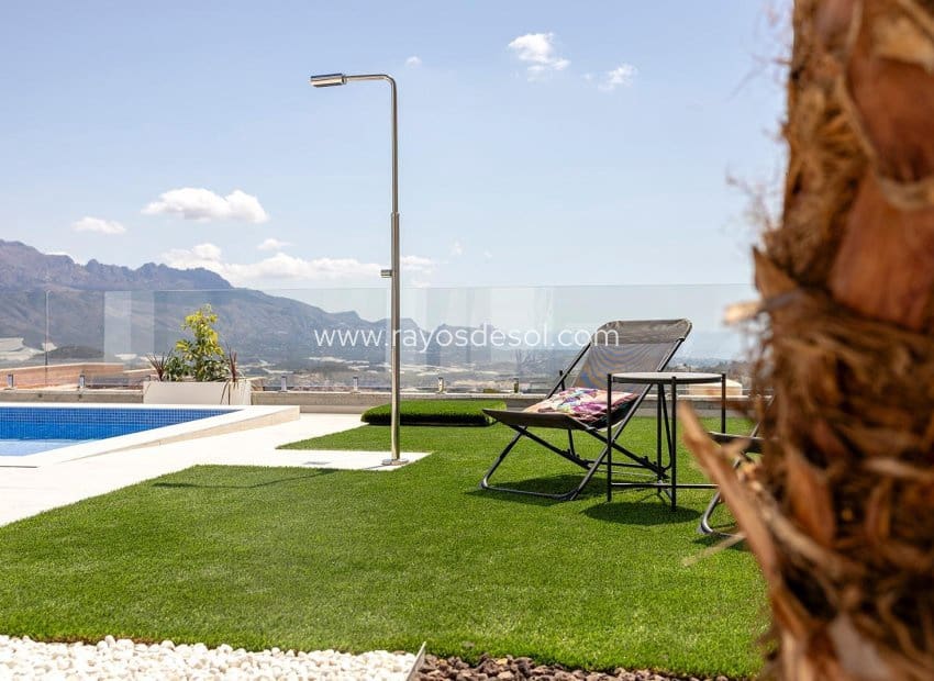 3 bedroom Villa for sale in Polop with pool - € 598,000 (Ref: 8826535)