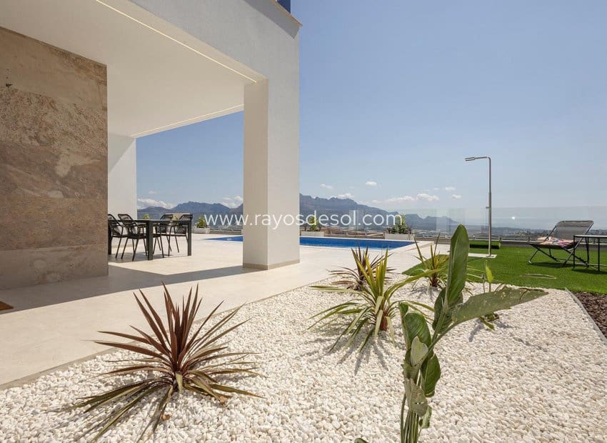 3 bedroom Villa for sale in Polop with pool - € 598,000 (Ref: 8826535)