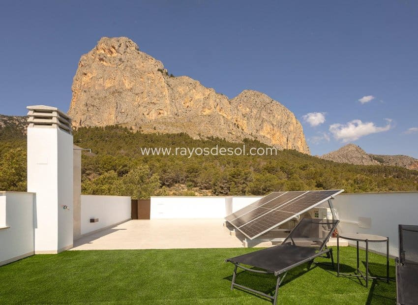 3 bedroom Villa for sale in Polop with pool - € 598,000 (Ref: 8826535)