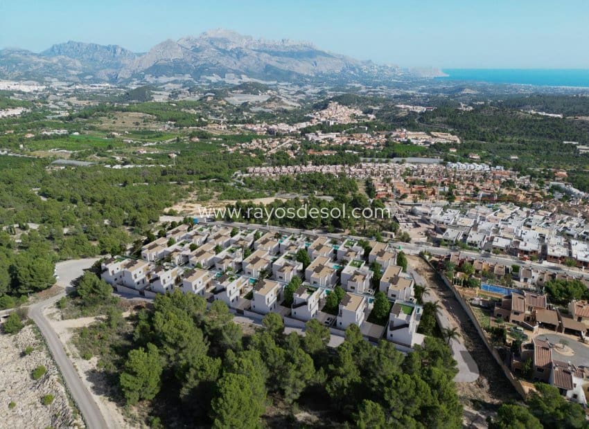 3 bedroom Villa for sale in Polop with pool - € 598,000 (Ref: 8826535)