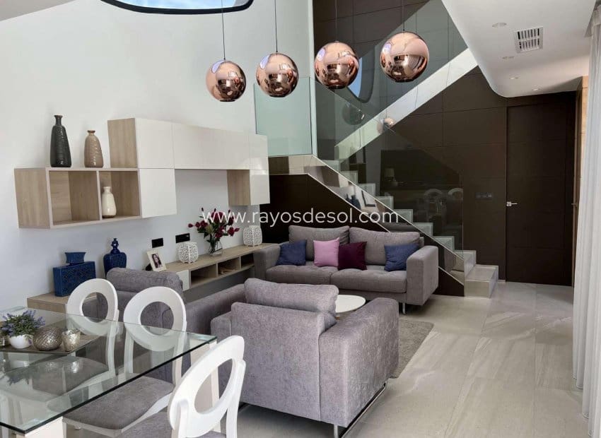 3 Zimmer Villa zu verkaufen in Ciudad Quesada mit Pool - 770.000 € (Ref: 8879179)