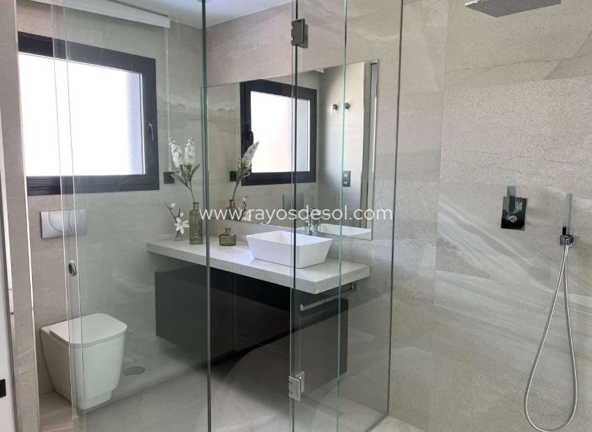 Chalet de 3 habitaciones en Ciudad Quesada en venta con piscina - 770.000 € (Ref: 8879179)