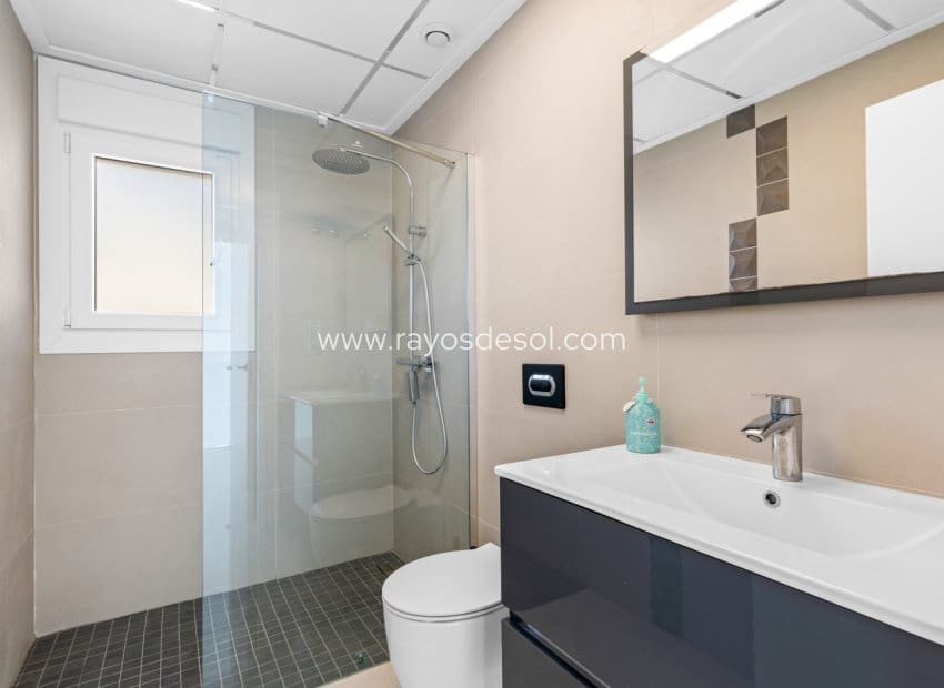 3 soveværelse Villa til salg i Rojales med swimmingpool - € 499.000 (Ref: 8895749)