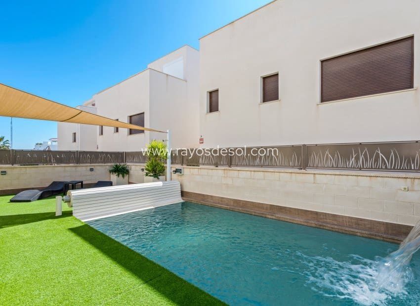 3 soveværelse Villa til salg i Rojales med swimmingpool - € 499.000 (Ref: 8895749)