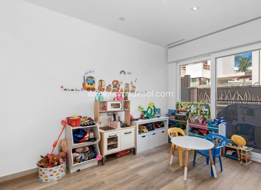 3 soveværelse Villa til salg i Rojales med swimmingpool - € 499.000 (Ref: 8895749)