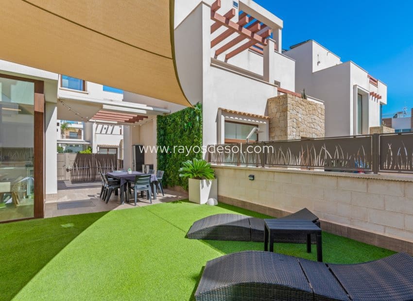 3 soveværelse Villa til salg i Rojales med swimmingpool - € 499.000 (Ref: 8895749)