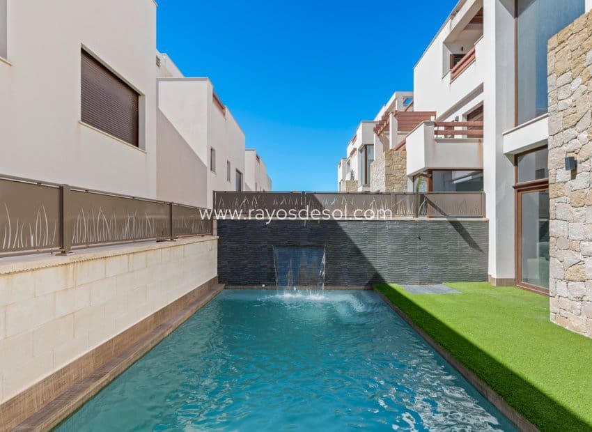 3 soveværelse Villa til salg i Rojales med swimmingpool - € 499.000 (Ref: 8895749)