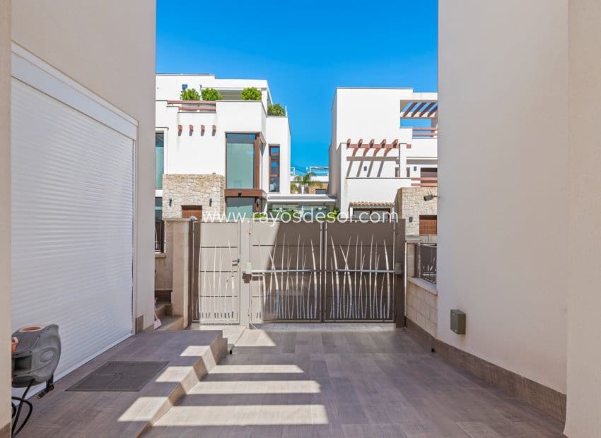 3 soveværelse Villa til salg i Rojales med swimmingpool - € 499.000 (Ref: 8895749)